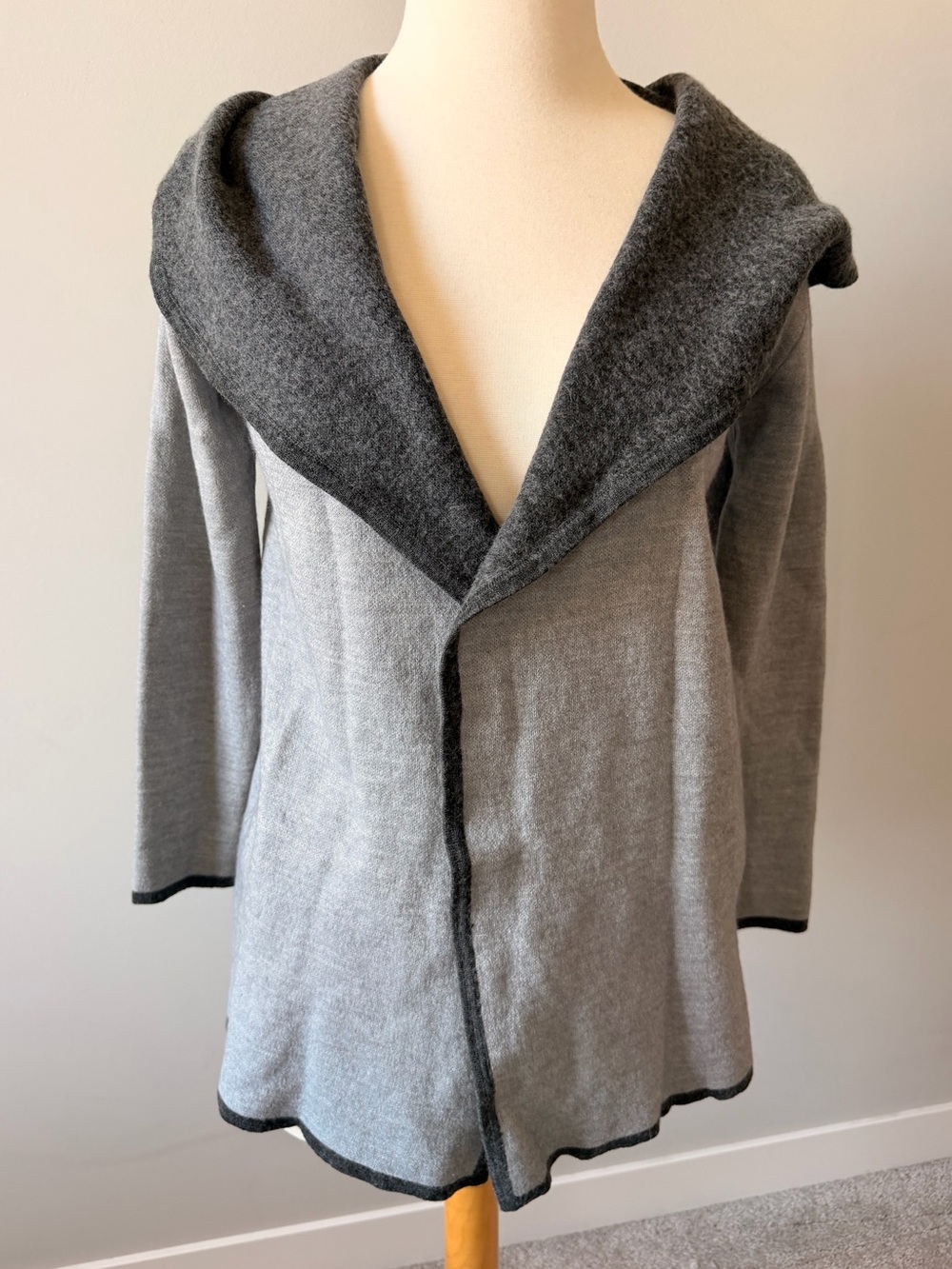 BNCI by Blanc Noir Gray Wool Draped Collar Cardigan Size Medium Like New
